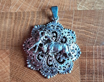 Vintage pendant bullfighting