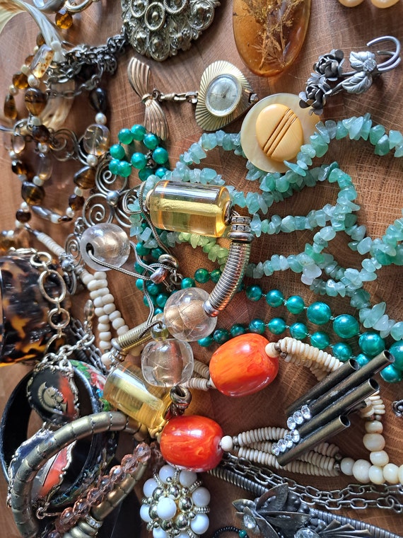 Large job lot assorted vintage jewelry - image 7