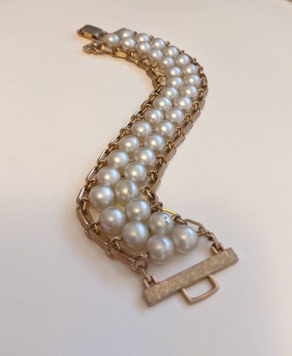 Sweet Vintage Sarah Coventry Faux Pearl and Gold … - image 1