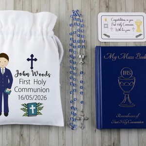 Personalisiertes Geschenkset für die erste heilige Kommunion des Jungen: Rosenkranz, Beutel & Messbuch Bild 9