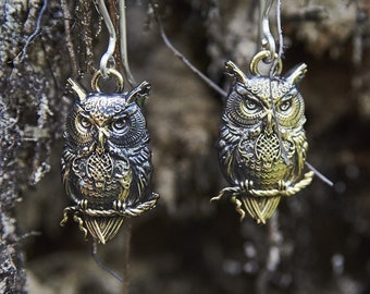 Ręcznie robione kolczyki z brązu z sową i srebrem | Biżuteria Witchy Woodland dla kobiet
