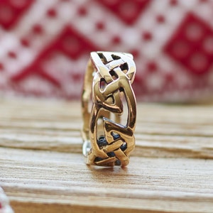 Keltische ring met ingewikkelde knopen, bronsgouden kleur of puur zilver, elegante Ierse koppelring, ideaal herencadeau