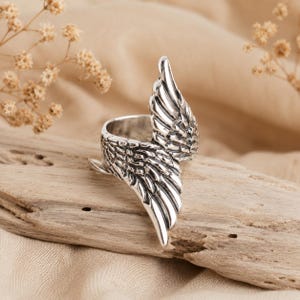Anello avvolgente con ali d'angelo in bronzo o argento sterling 925 / Anello con ali fatto a mano / Anello vistoso boho gotico / Regalo gioiello con angelo per lei