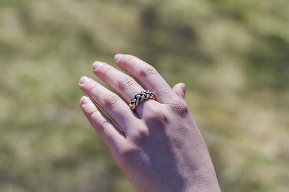 ケルトノットリング：スターリングシルバーまたはブロンズの編みバンド