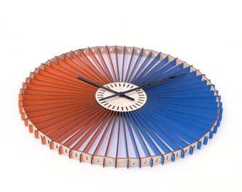 Circular bicolor wall clock with 60 double sided blades - Kinetic orange / blue