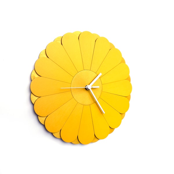 Horloge florale dorée et jaune brillante : horloge florale en bois / Horloge murale européenne peinte à la main // Horloge tournesol lumineuse par ardeola