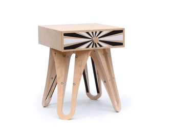 Jolie table de chevet en bois avec façade de tiroir à motif radial - Robot radial n&b