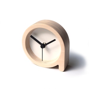 Reloj de escritorio minimalista pequeño con cuerpo de madera natural / Reloj de mesa compacto a! (blanco)