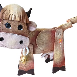 Adorno de vaca de las Highlands. Esculturas de cartón de una vaca y un burro. Regalo ecológico. Decoración del hogar.