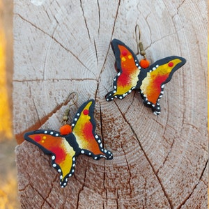Pendientes de mariposa monarca / Pendientes colgantes / Pendientes luminosos / Cartón corrugado reciclado / Pintados a mano / Joyas hechas a mano