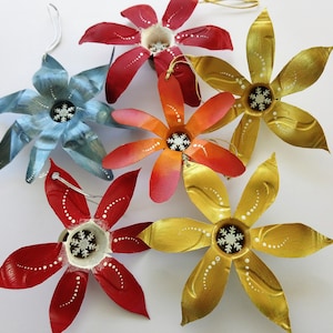 Upcycled Flowers made of plastic bottles. For indoor and outdoor use. Garden décor.