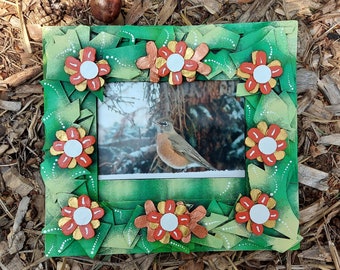 Nature Lover Photo Frame for wall or tabletop made of corrugated cardboard. Frame fits a photo 4 x 6.