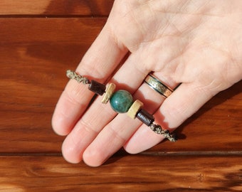 Macrame bracelet "Green Planet" with agate pearl, coconut discs and wooden beads