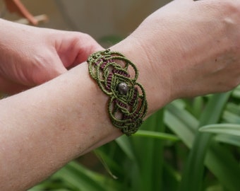 Macrame bracelet "Butterfly" olive green/burgundy with tourmaline pearl