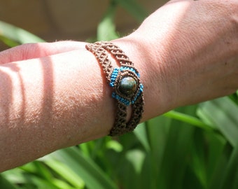 Macrame bracelet "Mother Earth" with large globe agate