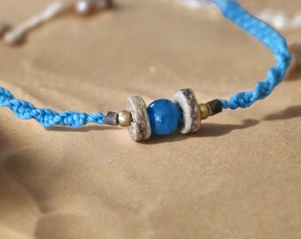 Macrame bracelet "Coconut Water" with apatite pearl, coconut discs and brass beads