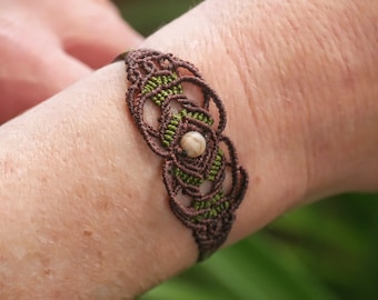 Macrame bracelet "Butterfly" brown/green with sunstone pearl