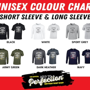 K&ouml;nnte beinhalten: Unisex-Farbkarte f&uuml;r T-Shirts mit kurzen und langen &Auml;rmeln. Die Karte zeigt neun verschiedene Farben: Schwarz, Wei&szlig;, Sportgrau, Armeegr&uuml;n, Dunkelgrau meliert, Marineblau, Rot, Pink und Blau. Jede Farbe wird durch ein T-Shirt mit dem Aufdruck "Vintage 50" dargestellt.