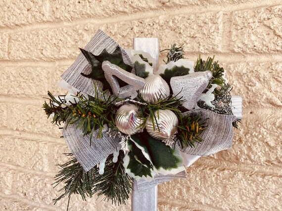 Cemetery , memorial flowers for Christmas, wood Cross , flowers for grave, grave decoration, memorial cross
