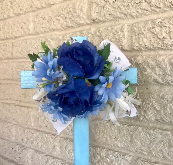 Cemetery cross, grave decoration, memorial flowers, grave marker, summer headstone flowers