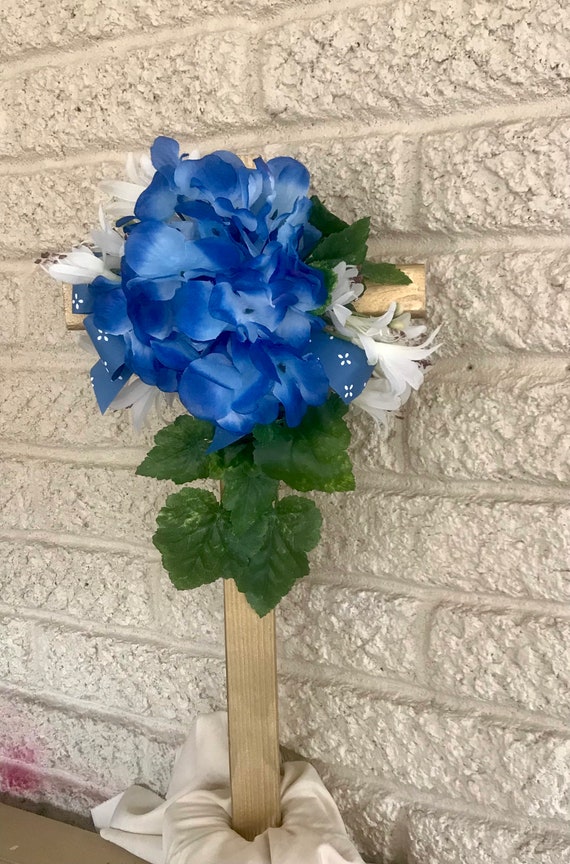 Cemetery cross, grave decoration, memorial flowers, grave marker, summer headstone flowers