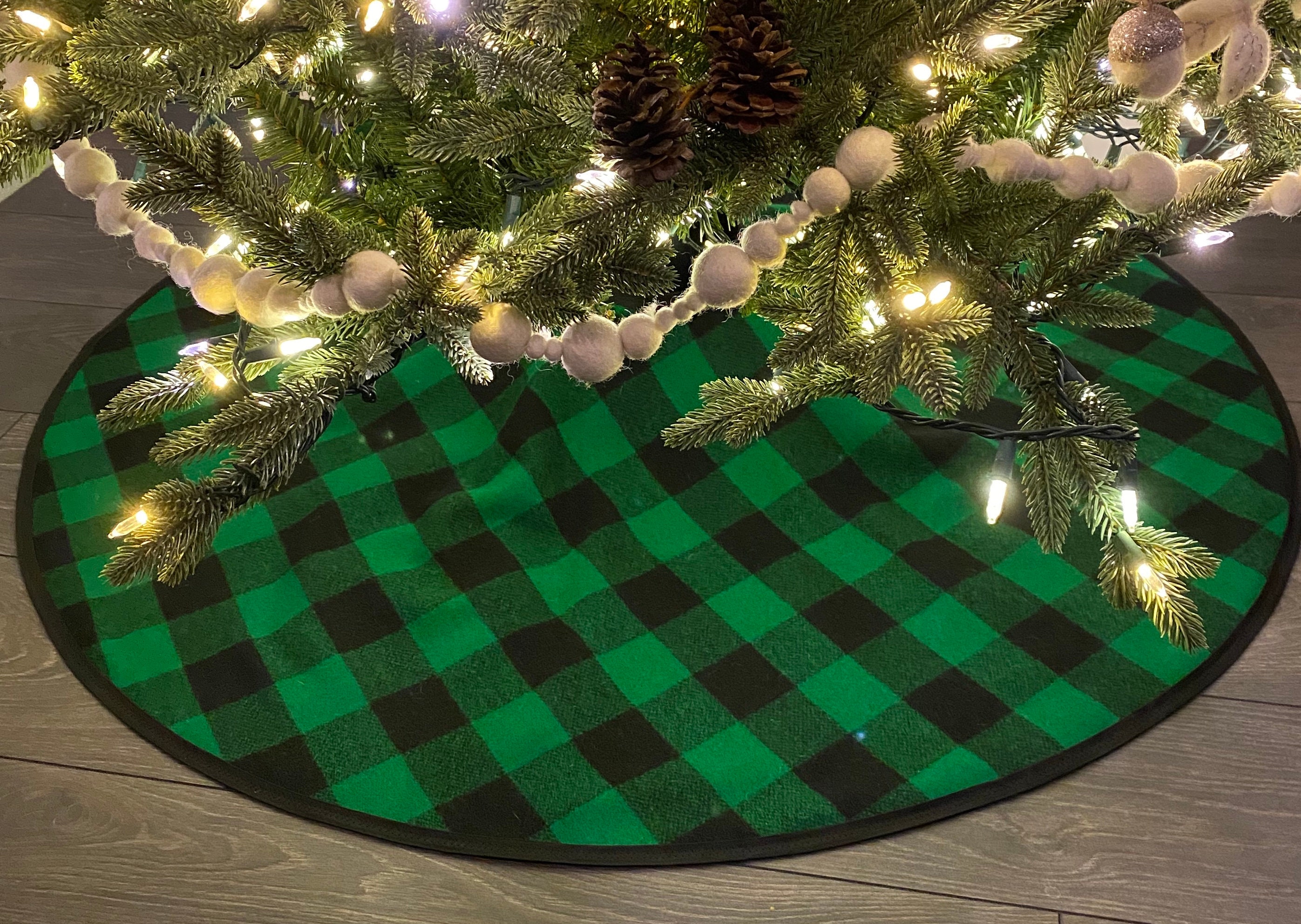 Green buffalo top plaid tree skirt