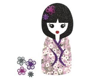 Poupée, japonaise, patch, écusson, kokeshi, appliqué, thermocollant, tissu, pailleté, Liberty, parme, mauve, japon, décoration, déco coussin