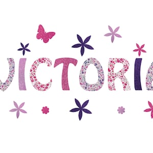 Toppa con lettera del nome per personalizzare borsa, vestiti, cuscino. Lettere in Liberty Phoebe e glitter flessibili rosa, viola e turchesi