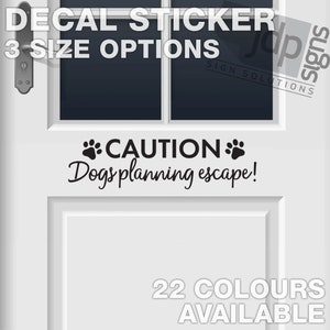 Let op: honden plannen ontsnapping: vinyl deursticker sticker - 22 kleuren beschikbaar - 3 maatopties