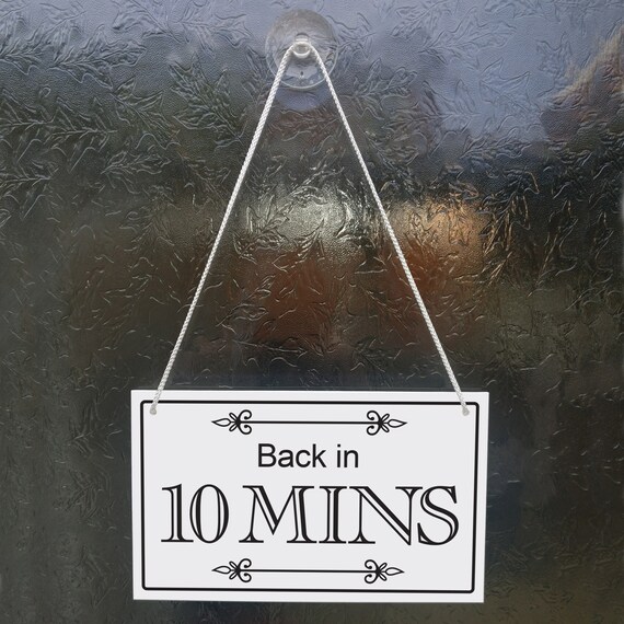 Kleines Back In 10 Minutes 3mm Starres Hängendes 70mm X 115mm Schild, Schaufenstertür - 21 Farben - Österreich