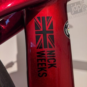 X2 Personnalisé Angleterre Drapeau Vélo Cadre Nom Autocollants Vinyle Décalque Casque de Vélo 22 Couleurs Disponibles image 8