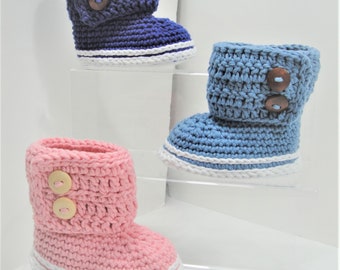 Crochet babies booties, choice of colours, crochet baby slippers, Pink baby shoes, blue baby shoes, baby shower gift