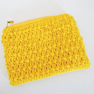 Sac à main à fermeture éclair minimaliste crocheté à la main jaune, bohème, petite pochette