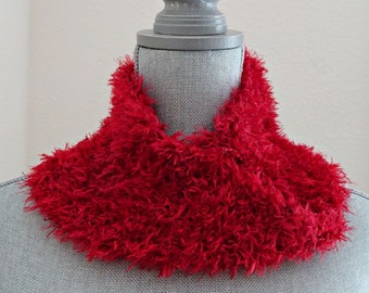Chauffe-cou en tricot rouge, écharpe infini de cou tricotée à la main, cou confortable pour les vêtements d’hiver, capot rouge tricoté à la main