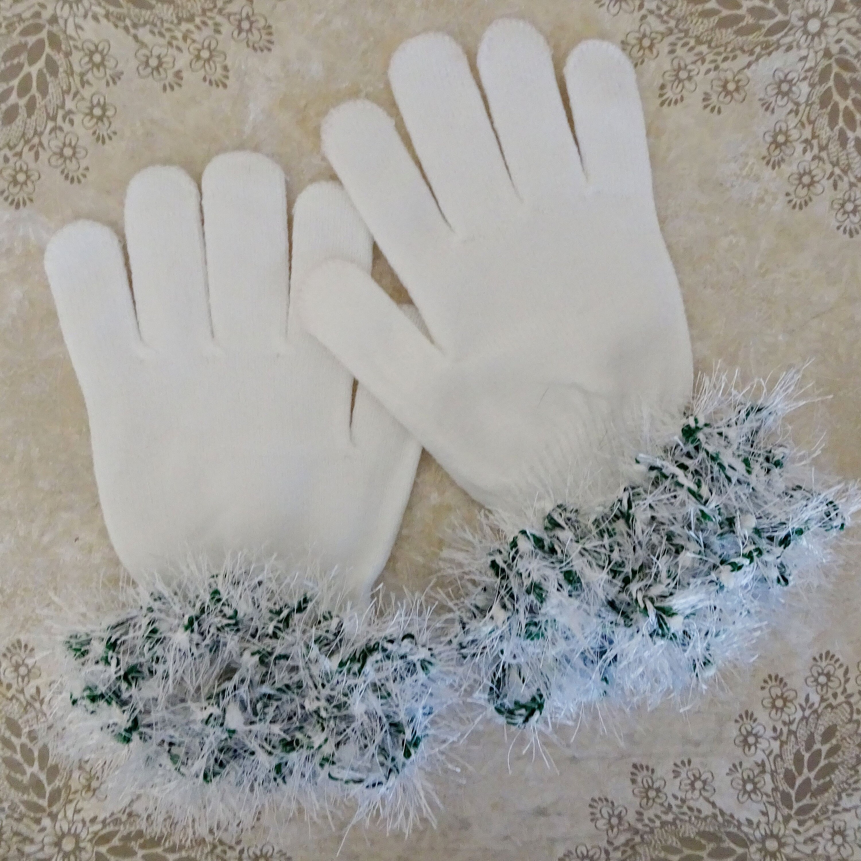 【LOTSYOU】Holiday Flower Knit Gloves White Designer fashion, Seoul-fully created | W Concept