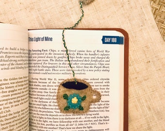 Tea bookmark, tea cup page marker, felt bookmark, books and tea, tea lover bookmark, bookworm gift, reading accessory