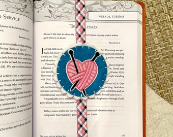 Heart crochet bookmark, crochet planner band, yarn bookmark, bookworm gift, crochet lovers gift, knitting heart bookmark