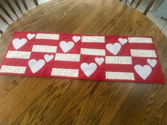 Valentine’s Day Tablerunner, Double Hearts Table Topper, Valentines Heart Tablerunner