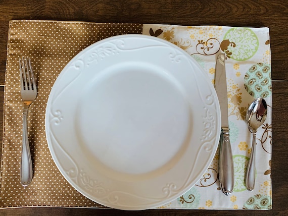 Floral Dot Tan and Green Placemat (Set of 2 or 4)