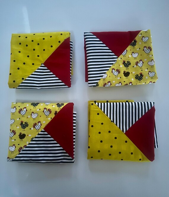 Chicken Red Black White Cloth Napkins, Reusable/Reversible Napkins Set of 4