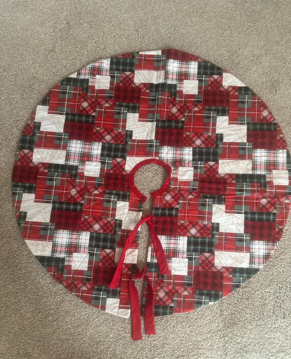 Christmas Tree Skirt, Patchwork Red and Green Stars Reversible Tree Skirt