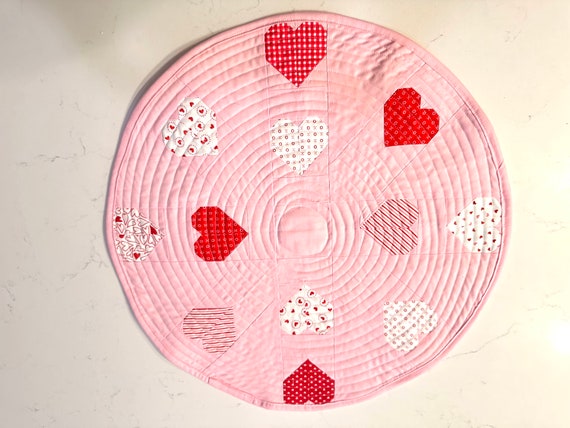 Valentine Heart Table Topper, Valentine’s Day Round Table Topper