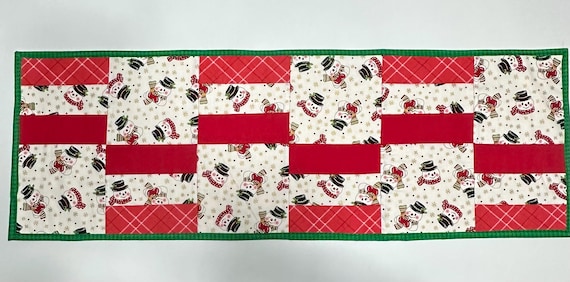Snowmen Table Runner, Holiday Tablerunner, Red White and Green Holiday Table Runner