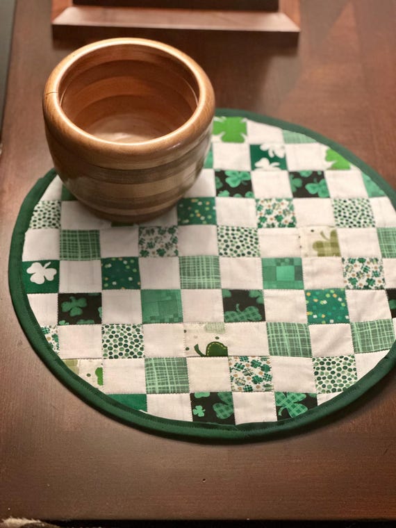 St. Patrick's Day Round Placemats Set of 2, Green and White Round Placemats, Round Placemats, St. Patrick's Day Round Table topper