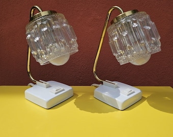 Set di lampade da comodino in vetro ghiacciato di metà secolo, lampade da comodino bianche degli anni '60
