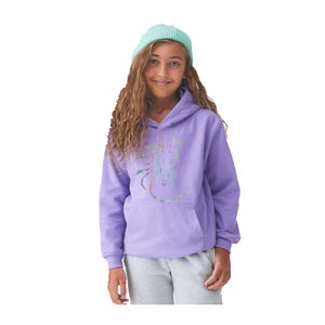 Schimmernder Regenbogen-Kapuzenpullover mit personalisiertem Pferdedesign Bild 8