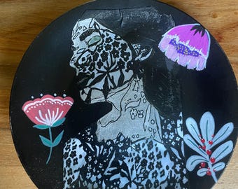 Retrato en técnica mixta – Paloma con encaje negro / Obra de collage pintada a mano