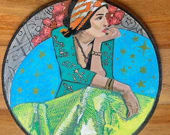 Retrato en técnica mixta: Mujer soñando bajo las estrellas / Obra de arte en collage pintada a mano