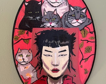 The Council: origineel portret met gemengde technieken op ovaal hout, vrouw omringd door katten, acryl en collage, 5-6 inch