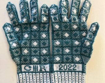 Sanquhar Gloves PDF Knitting Pattern - Charles III